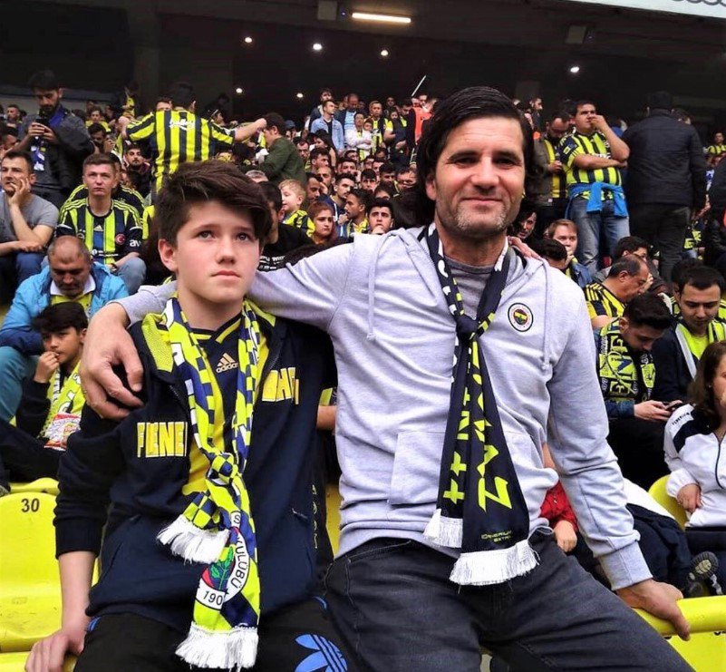 "Bir tarafta milyon dolarlık hibe uçak, ejder meyveleri, akraba çiftliği olan devlet...
Diğer tarafta oğluna pantolon alamadığı için hayatına son veren baba" #ismaildevrim cumhuriyet.com.tr/foto/foto_gale…