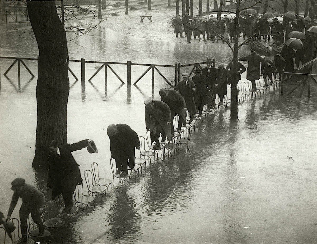 ParisAMDParis's tweet photo. Les chaises
Paris Great Flood.   1910 https://t.co/oUx9XCffwz