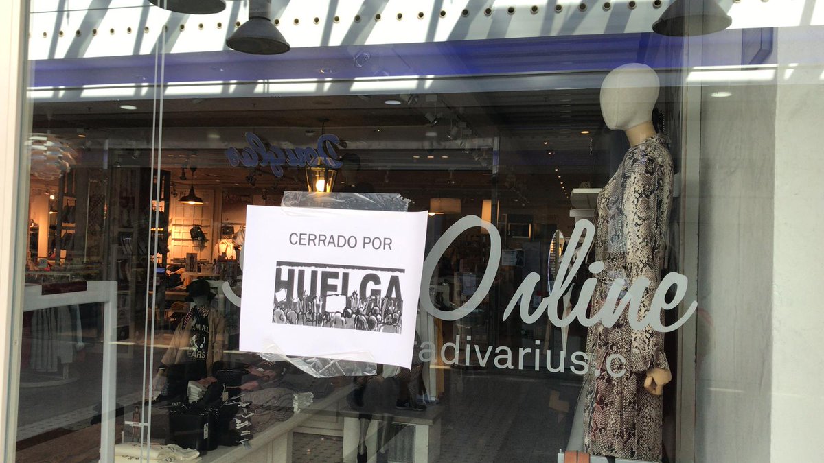 FSAN_CCOO's tweet photo. Hoy en Almería, primer día de jornada de huelga lxs compañerxs de Textil luchando por un convenio de comercio textil digno, justo y con estabilidad laboral
#huelgatextil
#ccooservicios
#ccooandalucia #CCOOSeMueve
#fsanccoo #fsan https://t.co/uDLQBLwZZG