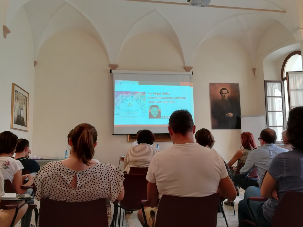annasantinon's tweet photo. "Un meraviglioso equilibrio tra digitale e anima": le leggi della comunicazione odierna applicate alle #SdC @Acec_SdC.
Oggi a Abano con le #345diamondlaws di @marianodiotto #iusve https://t.co/3Viy363EWL