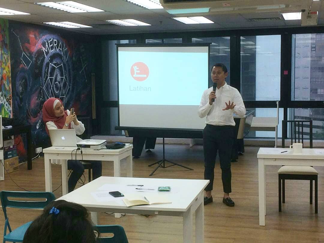 YougoTraining's tweet photo. Terima kasih diucapkan kepada semua peserta Seminar Berani Berucap Buat Pertama Kali Bersama Halim Othman, bertempat di Paper + Toast, Fahrenheit88 hari ini. Jauh perjalanan buat beberapa peserta yang datang dari Johor, P. Pinang dan Sarawak.
#yougotraining #publicspeaking https://t.co/Anaivs48o9