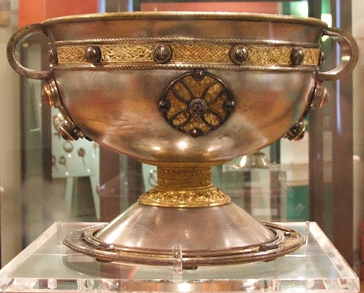 LimLive95County's tweet photo. Mary Kury is in studio to talk about the Ardagh Chalice Festival! #Inthecounty https://t.co/v5T1zGzLYf