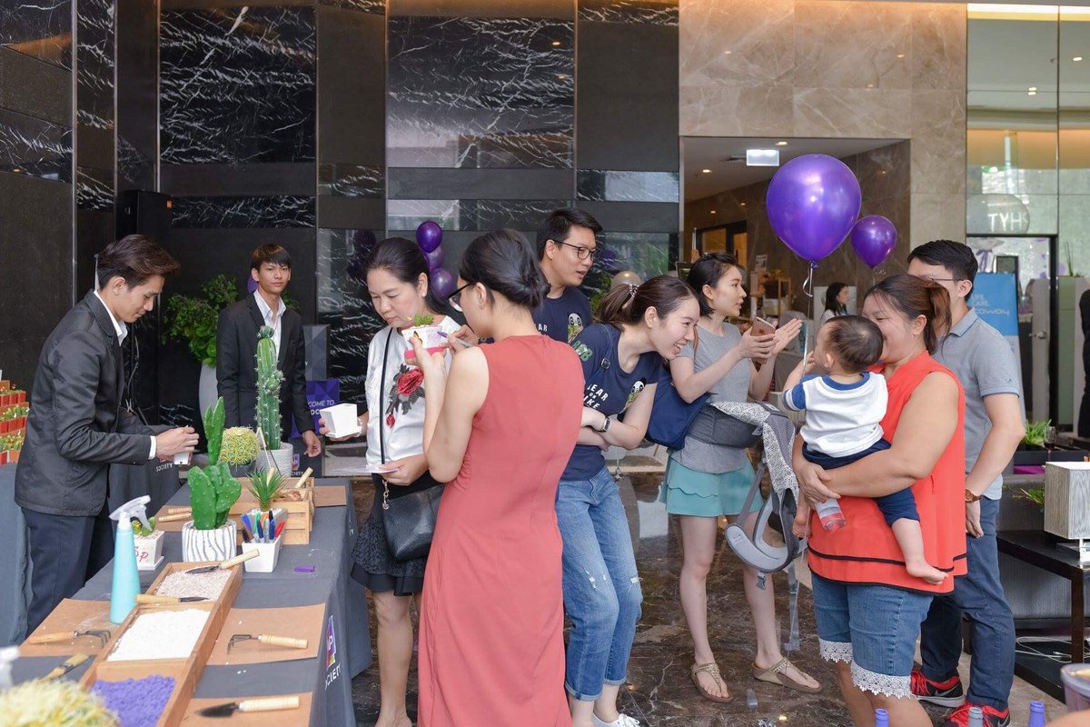 AP_Inspire's tweet photo. AP SOCIETY รวบรวมภาพความประทับใจ จากงาน Welcome Home Party ที่เนรมิตล็อบบี้เป็นปาร์ตี้สุดเอ็กซ์คลูซีฟ เพื่อต้อนรับลูกบ้านโครงการ 'RHYTHM อโศก 2' ซึ่งบรรยากาศก็เต็มไปด้วยความอบอุ่นและรอยยิ้ม ไปชมภาพในงานพร้อมกันครับ #APTHAI #APSpace #APSociety #APWelcomeHomeParty https://t.co/G37xua6LTZ