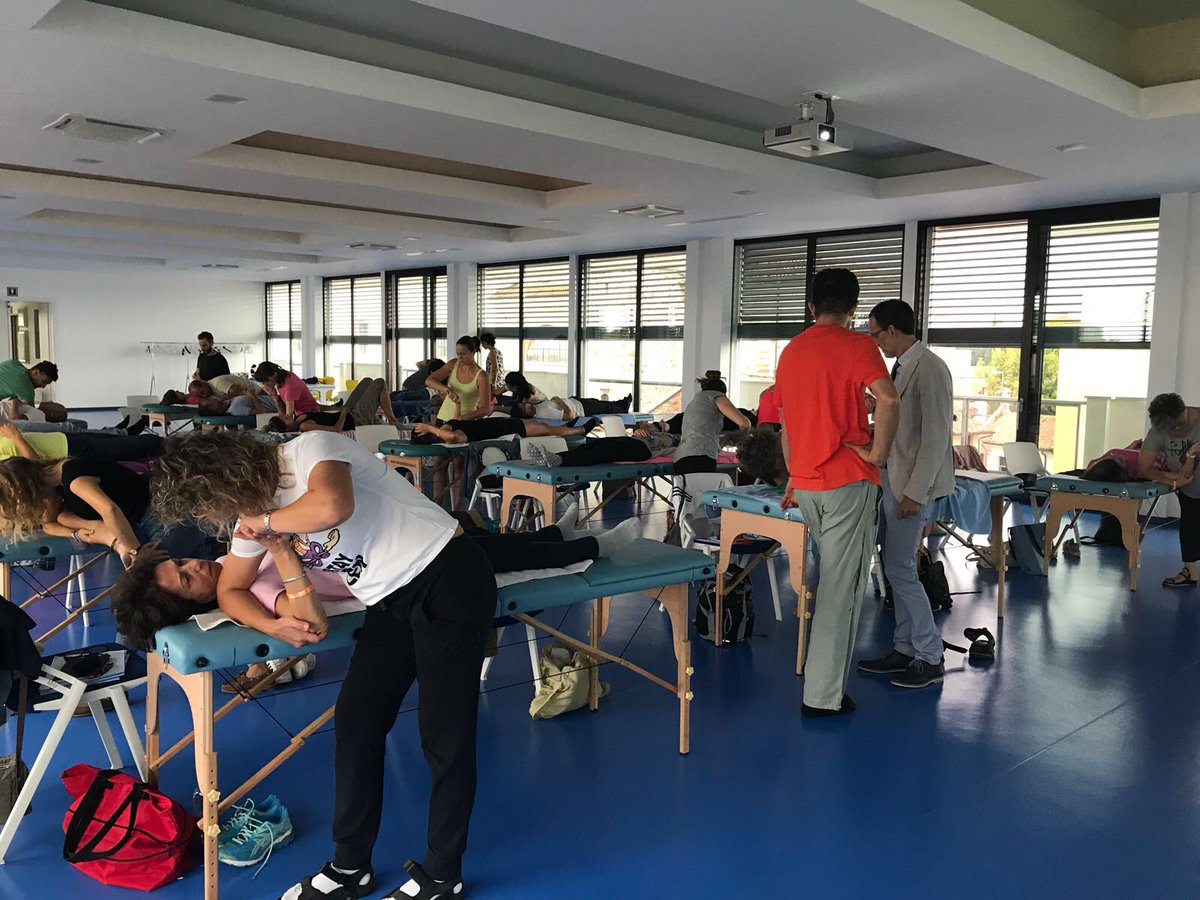 SaniProFormaz's tweet photo. #day2 #terapiamanuale e #neurodinamica con Simone Scaglioni e Claudia Clerici - sessione pratica #ecm per #fisioterapisti https://t.co/XHMpJItWmA
