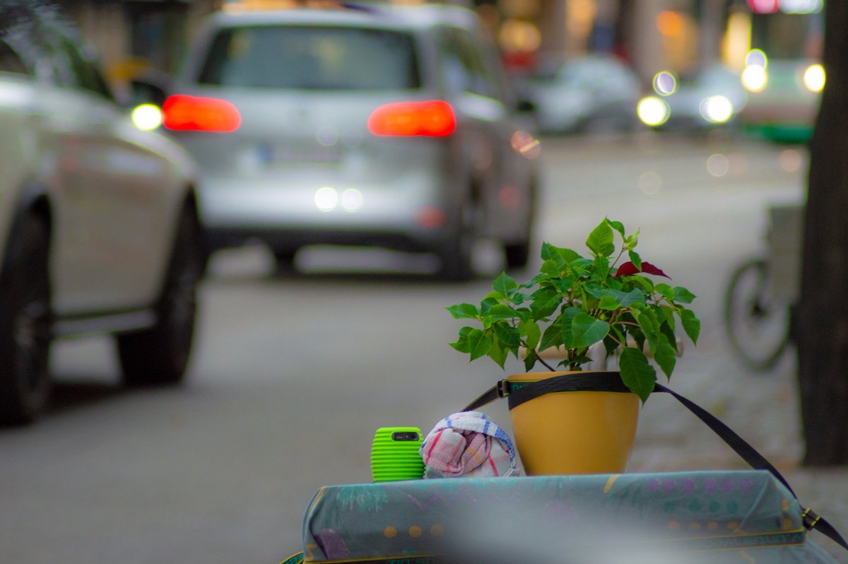 ADFC_MD's tweet photo. Gestern fand natürlich auch in #Magdeburg #parkingday statt. Hat Spaß gemacht mit Tee, Kaffee uns Lastenrädern durch den Regen. https://t.co/Fo5MzJWcJf