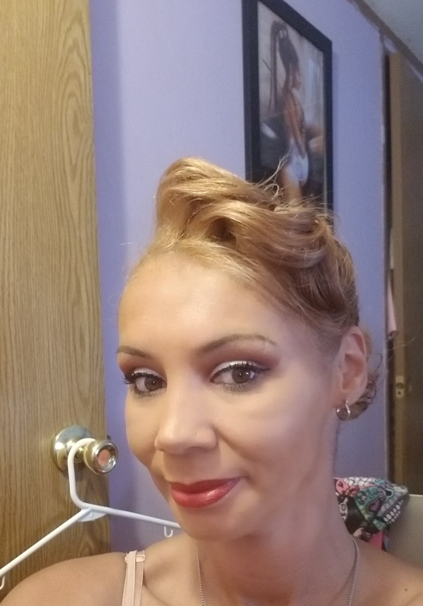 amarie1878's tweet photo. @beautybakerie thank you for this magical foundation today was my Pinning Ceremony! #27foundation https://t.co/yhLyHG704F