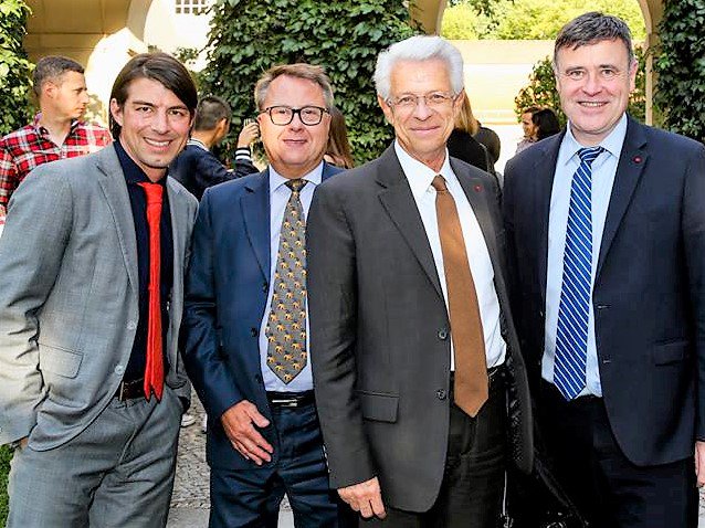 #Sommerfest 2018 <a href="/ESCPeurope/">ESCP Business School</a> Berlin with <a href="/didier_kling/">Didier Kling</a>, <a href="/bournois/">Prof. Frank Bournois</a>, and J.-C. Scoupe | <a href="/CCI_Paris_IdF/">CCI Paris IdF</a>  <a href="/ESCPeurope/">ESCP Business School</a>  #celebration  #summer  #backtoschool