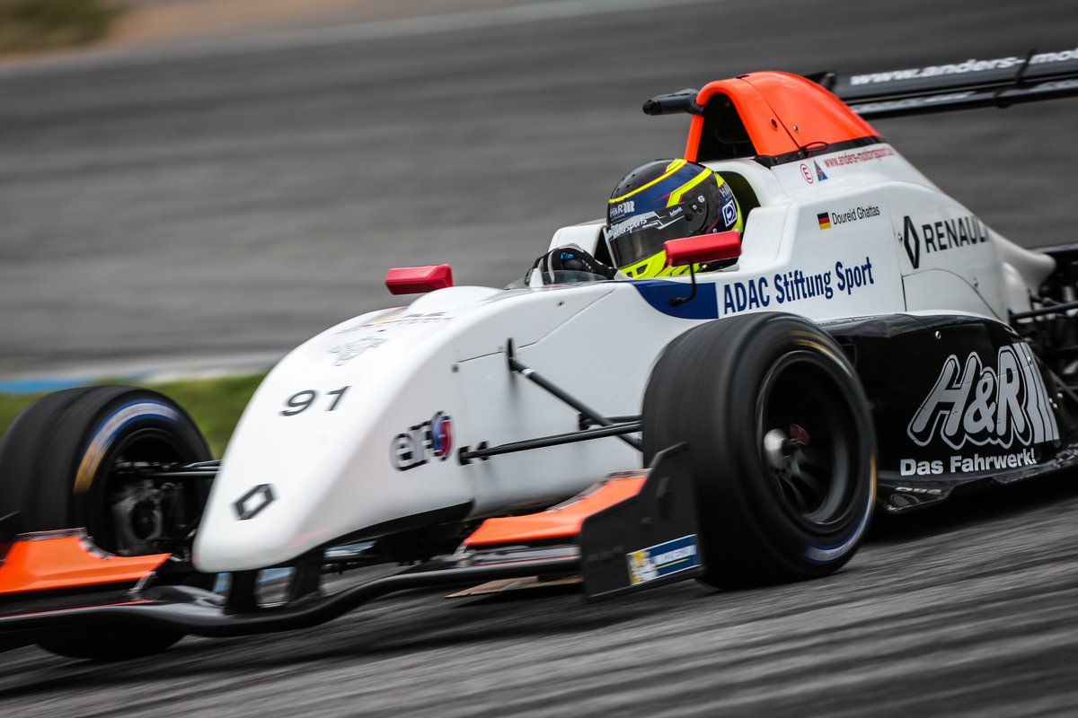 FRNECUP's tweet photo. ☀️Rise and shine #Hockenheim! Here all the times you need for Saturday at the #FormulaRenaultNEC title decider:

⏱️Q1 |  09:00 - 09:35
🏁R1 |  13:35 (30' + 1L)

The Champion could be crowned today... 🏆 https://t.co/5QLzkkbeHC