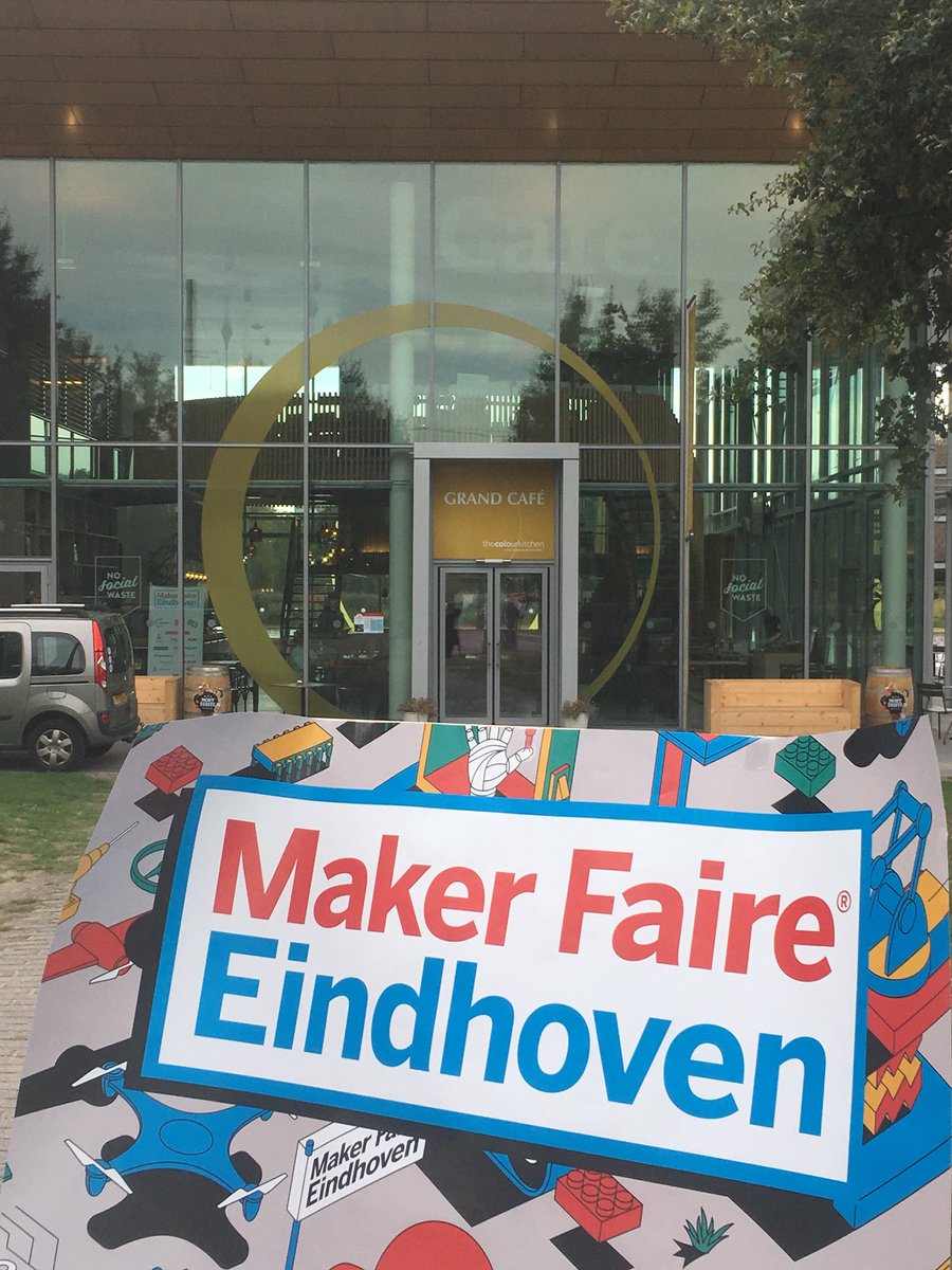 Stacy_MADLabNL's tweet photo. Hรฉ, Gezellig effe opwarmen op zโn Brabants! Heerlijk bakkie koffie en een koekje neffe #HackGlobalGoals @hightechcampus https://t.co/SWDrdKaL4m