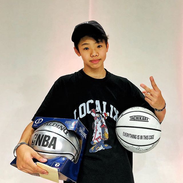 MKT594's tweet image. #KFBC vol.9
優勝はYOH！
初戦から決勝まで抜群の安定感。2010〜2011あたりのKamikazeを彷彿とさせるようなオーラも出始めてきた！
#FreestyleBasketball ift.tt/2NwJMjE