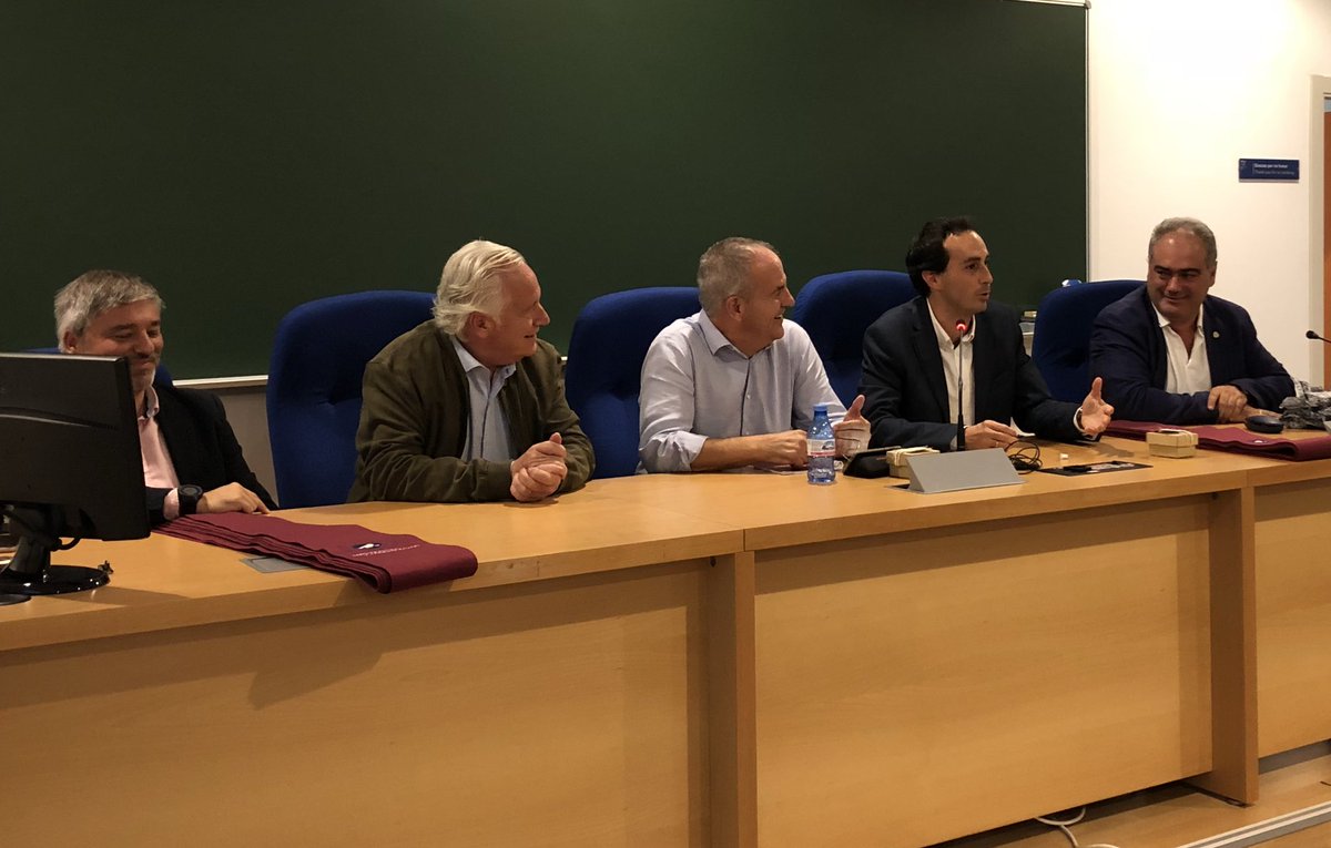 Ayer se graduó una nueva promoción de nuestro Máster en Liderazgo y Comunicación de la Universidad de Málaga. Enhorabuena a todos!