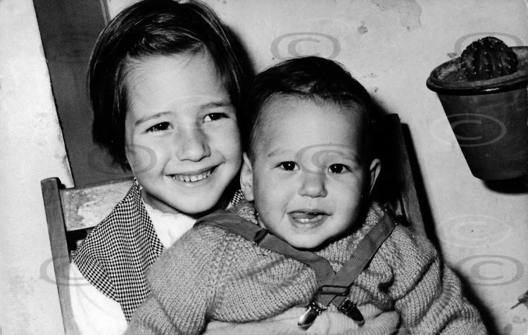 GrandmasDowry's tweet photo. Digital Download, Vintage 1960s Photo, Black & White Children Photo
#Sisters, siblings, #Family, #VernacularPhoto, Printable Photo, Snapshot https://t.co/FMHOSeVd5L #photography #digitaldownload #vintagephoto #blackwhite #vintage1960sphoto #DigitalDownload #instantdown https://t.co/KejI9w0A6l