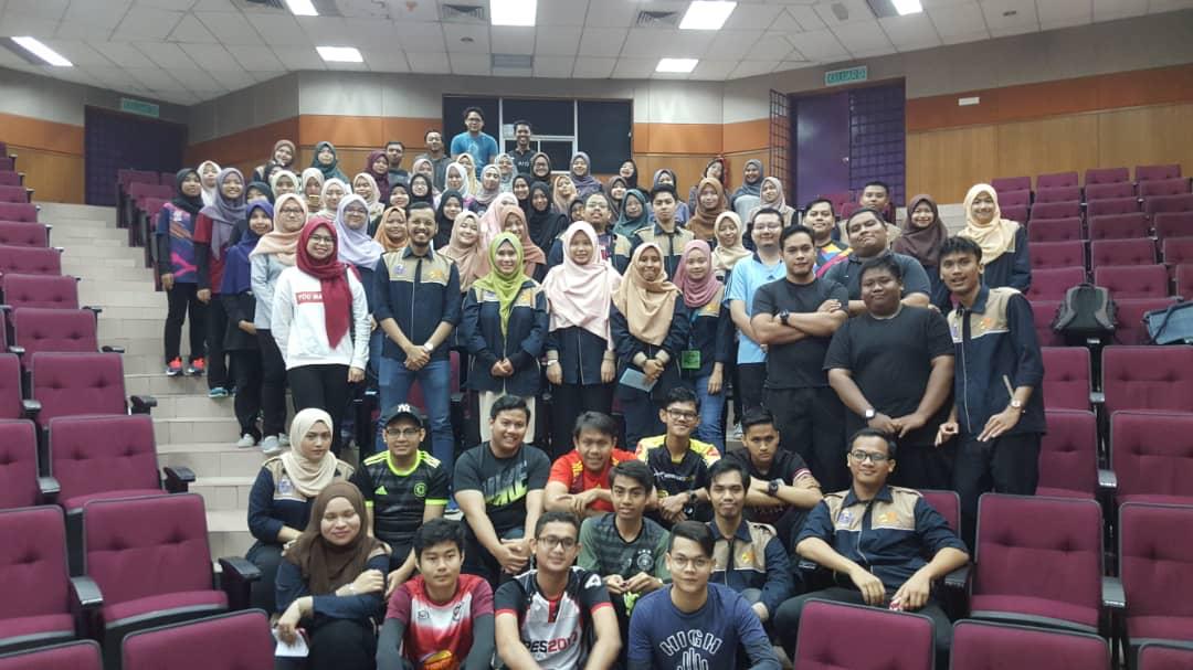 SMKPPIM's tweet photo. Meriah fakulti kita pada hari ini dengan beberapa program yang dilaksanakan:
1. Amanat Dekan Kepada Pelajar Kelas Actuarial Professional Paper (11 - 18 Oktober 2018)
2. AGM & Family Day BizComp Society
#FSKMExcellence #FSKMOhsem #RiseAsOne #GegarIlmuan #GegarFSKM https://t.co/CLG29NRy3d