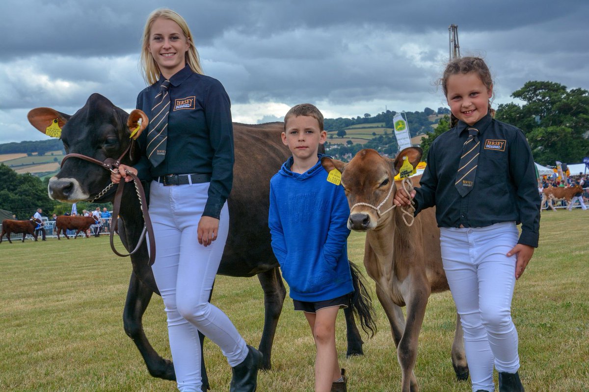 middevonshow's tweet photo. Young handlers always enjoy showing their animals and we were delighted to have so many this year
Pictures thanks to @lewis_clarke88 #middevonshow #middevonshow2018 #younghandlers #cattle #livestock #knightshayes #nationaltrust #tiverton #cullompton #crediton #middevon #devon https://t.co/QGzComc2dD