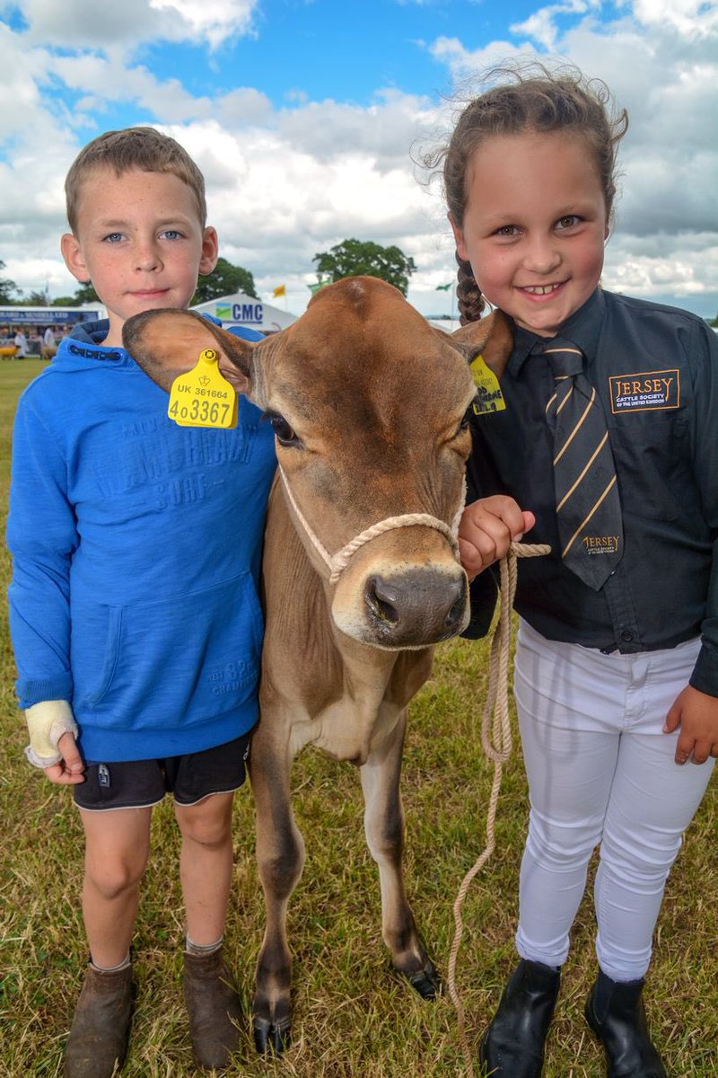 middevonshow's tweet photo. Young handlers always enjoy showing their animals and we were delighted to have so many this year
Pictures thanks to @lewis_clarke88 #middevonshow #middevonshow2018 #younghandlers #cattle #livestock #knightshayes #nationaltrust #tiverton #cullompton #crediton #middevon #devon https://t.co/QGzComc2dD