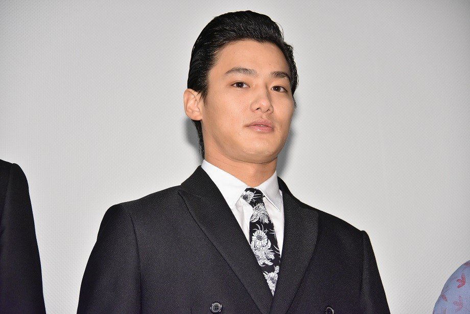nosh_media's tweet photo. 野村周平、周囲から「生まれた時代を間違えた」とよく言われるらしい #野村周平 https://t.co/C9eUAm4O4p https://t.co/XN6fPZ8gbc