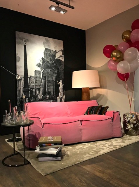 Vibieffe's tweet photo. Thanks to Seinsche Interior & Design for featuring our 1700 Jelly sofa in their #Hamburg showroom
#sofa #divano
#interiors #interiordesign #luxurystyle #madeinitaly
#furniture #living #style
#mood #inspiration
#homedecor #decor #50yearsofemotion #Vibieffe #Milan
#italiandesign https://t.co/QZ1VUrSuOl