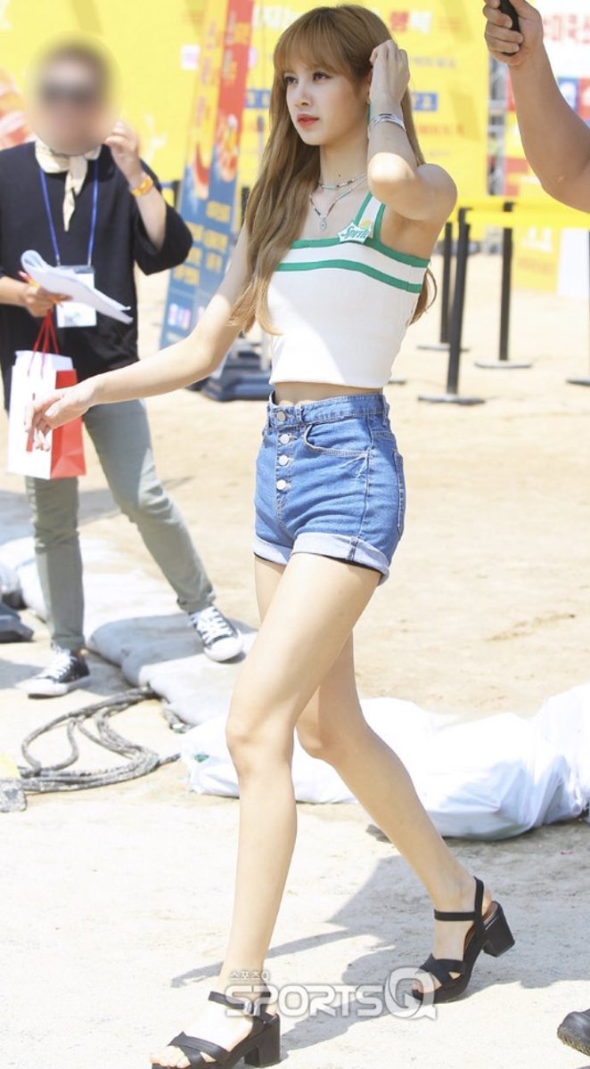 ʀɪᴏ リサ身長167cmにして体重45kgしかない 細いのは知ってたけど実際に数字で見るとかなり衝撃的 激しく憧れる よかったらダイエットのモチベーション上がる写真載せてくれませんか よかったら美意識の高まる写真載せてくれませんか T Co