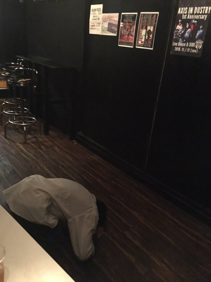 AxisFun's tweet photo. はい遅くなりんした。
AXIS、11月11日にG-SIDEで面白い企画をやるそうで、楽しみですね〜！！！
神々しいポスターに土下座してました。1周年だってね、おめでとう！
byホク丸 https://t.co/xbhl2Fq7Rt