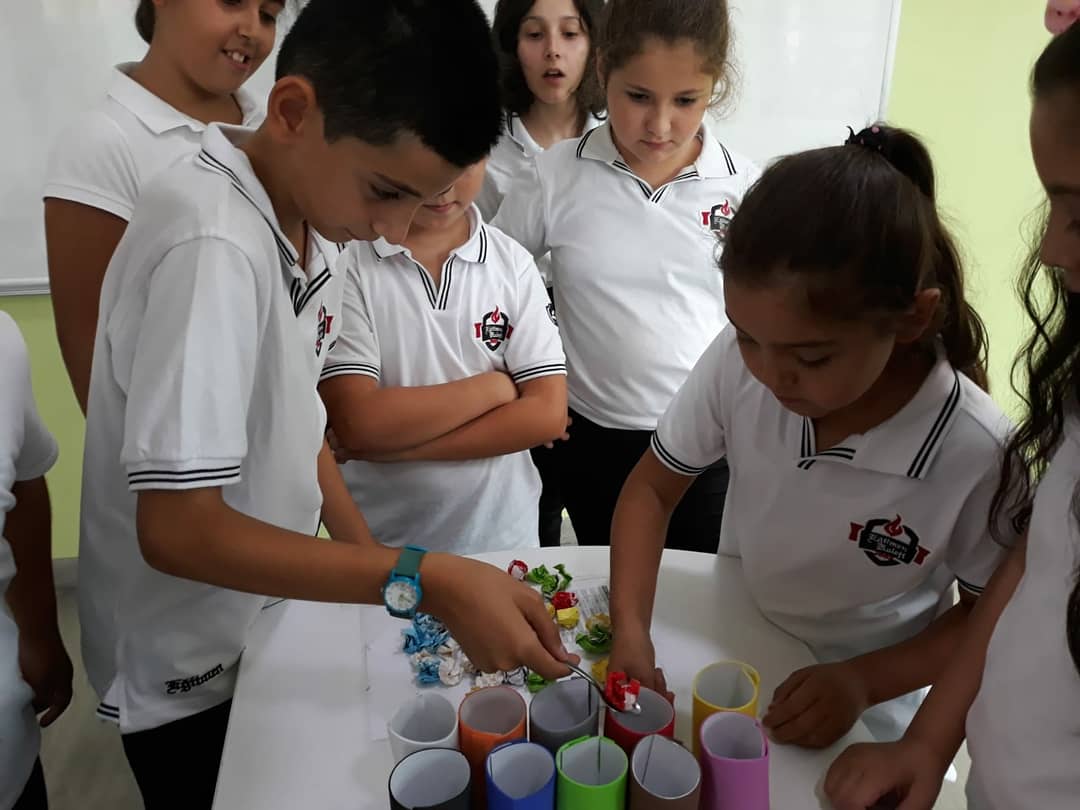 EgitmenKoleji's tweet photo. 5. Sınıflarla İngilizce dersinde "catch the colors with spoon"oyunu ile renkler konusunu pekiştirdik. 
#egitmenkoleji #englishlesson #lesson #english #project #learning #colours https://t.co/qgTP7w2c5E