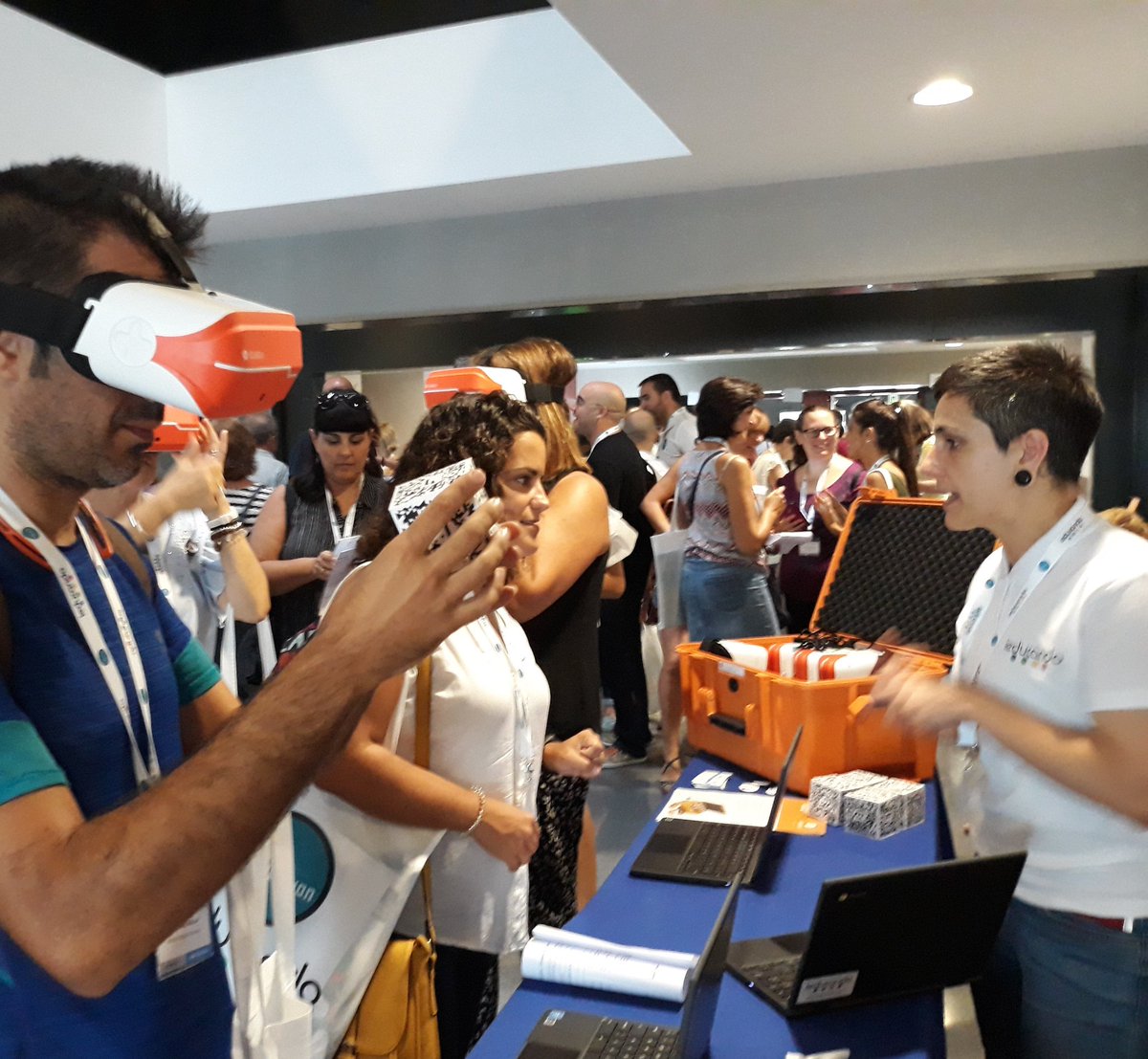 RZ_teacher's tweet photo. ¡Buenos días a todos! @innoducation @ieducando @ClassVR
#SoyProfeGoogle #InnoducationAlicante #InnoducationAlicante2018 https://t.co/MbNXnotWZp