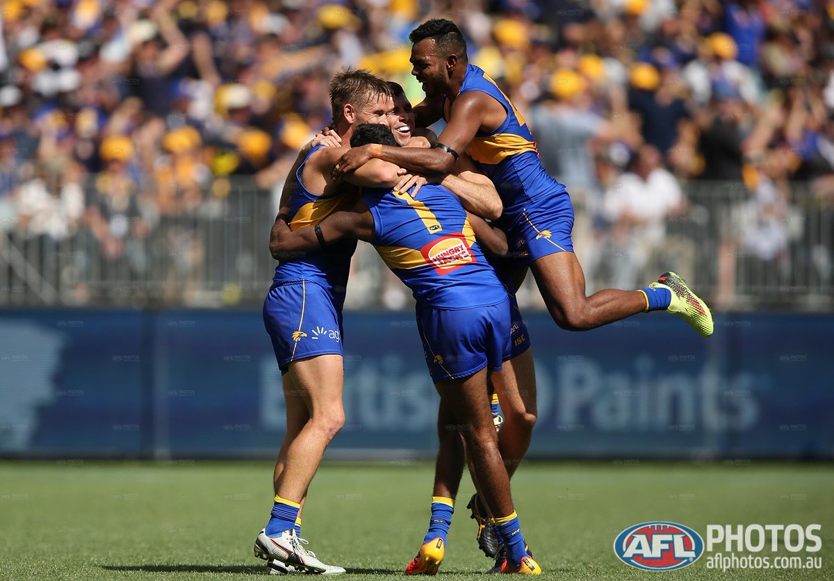 AFL's tweet image. THE GRAND FINAL AWAITS! 🦅

FT: @WestCoastEagles 18.13 (121) defeats @melbournefc 7.13 (55).

#AFLFinals
