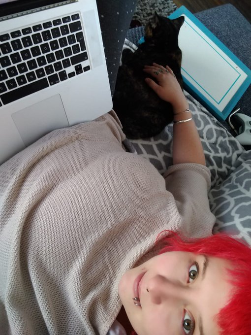 Life is goooood, when you got your best friend by your side... Purring 🐾 https://t.co/8JHwhQiGT8<a href="/tag/mugmugmug"class="tags"><span>#mugmugmug</span></a>