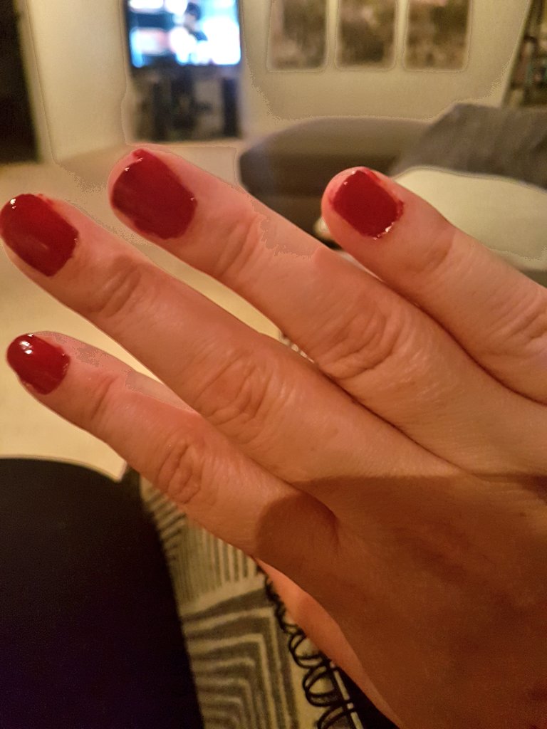 Michellet2111's tweet image. So it turns out I am pretty shit at painting my nails on my left hand #minimani #morepractice