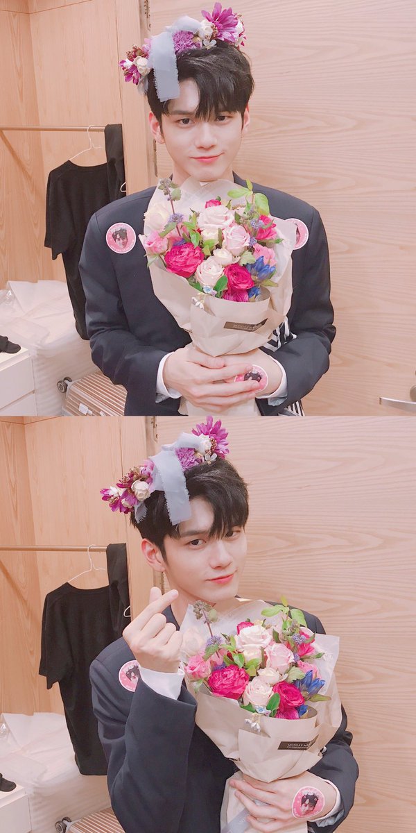 Wanna One tweet media