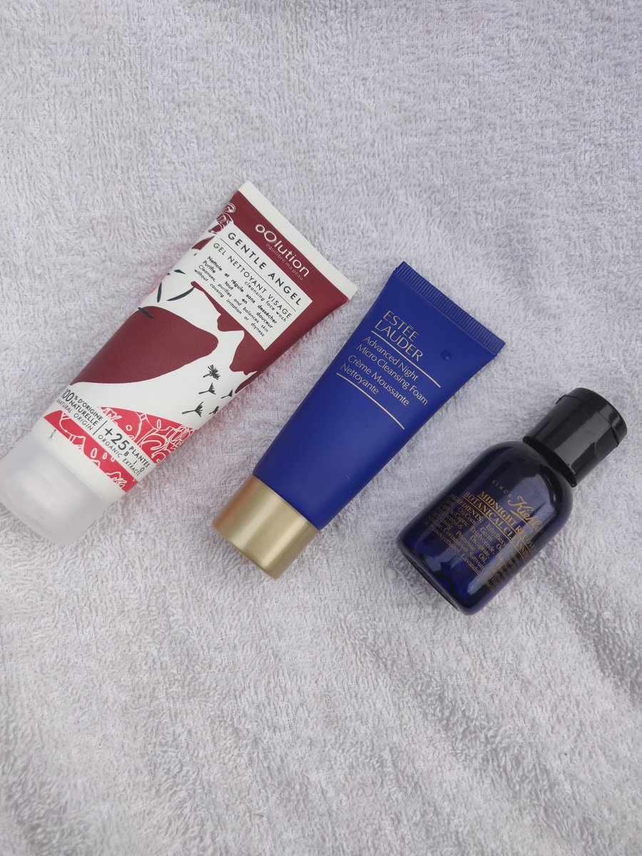 avisbeaute's tweet photo. Mes #nettoyant #visage chouchou:
- #Oolution gentle angel @oOlution #facewash
- #EL creme moussante #MicroCleansing #ANR #EsteeLauder @EsteeLauder
- #Kiehls huile botanique #MidnightRecovery @Kiehls
🗨️ET VOUS ❔
Avec quoi nettoyez vous votre visage ? https://t.co/m5F1HEwAQ7