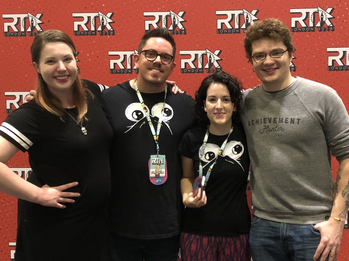 PigeonsCoo's tweet photo. Love this pic..😊😊 Fun times at #RTXLondon last week. Was so great chatting with @IAmLindsayJones and @AH_Michael again. Such a lovely and friendly couple. Hope you guys liked your Garbo tees! 😆 ...that extra shirt came in handy! 😉 https://t.co/hUUG2glpkn