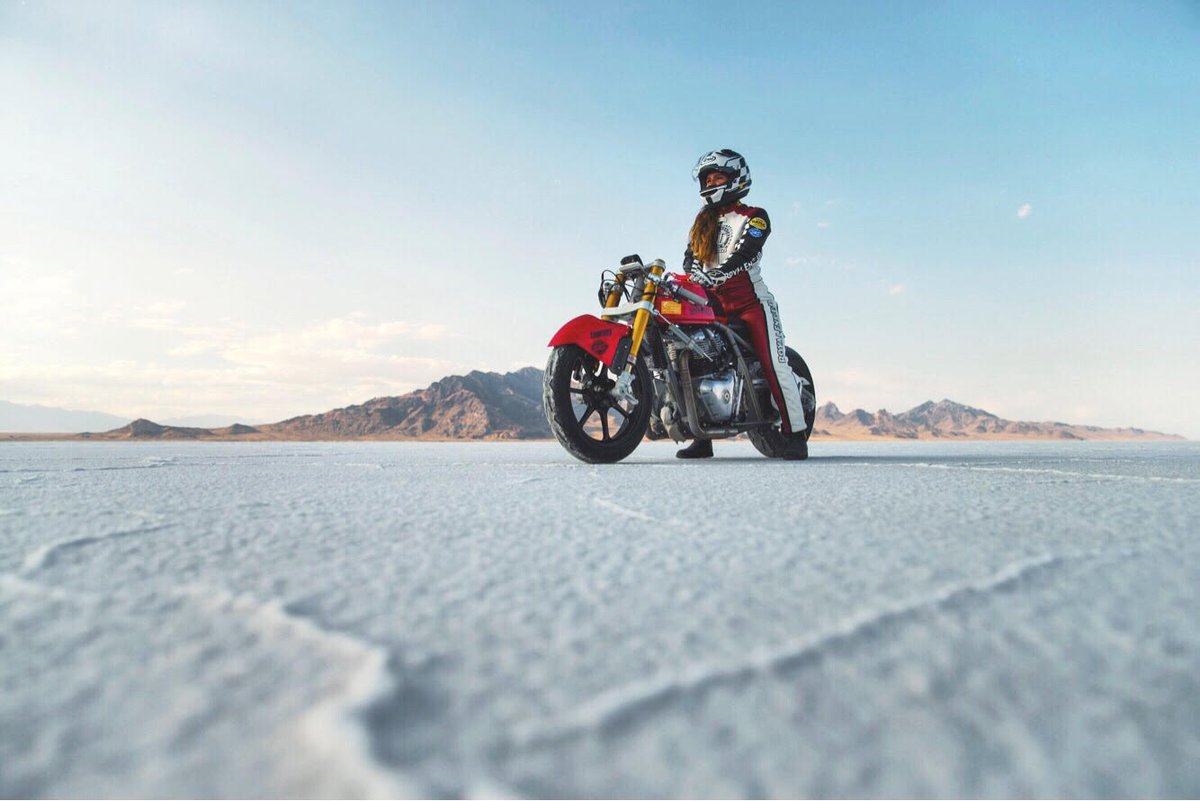 RoyalEnfield_NA's tweet photo. Reminiscing about our experience last month at the Bonneville salt flats.
#royalenfield #royalenfieldnorthamerica #royalenfieldcustom #bonnevillesaltflats #harrisperformance #sscycle #caylarivas #womenwhorace #batesleathers #freerideentertainment https://t.co/F5onaAgfAK