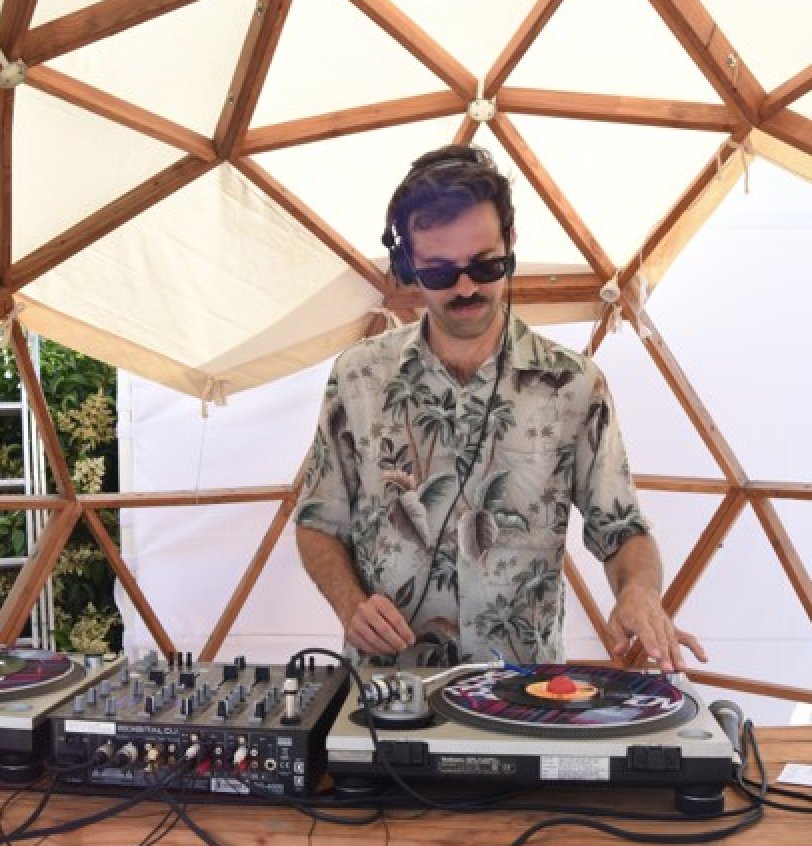 Dissabe de la #Mercè18? Veniu a la Pionera, música de la mà de <a href="/festivalBAM/">Festival BAM</a>, cervesa artesana amb <a href="/LaFiradelPoble9/">La Fira del Poblenou</a> i foodtrucks, disseny, artesania, joguines sostenibles amb <a href="/demanoenmanobcn/">demanoenmanobcn</a>! Avui i demà de 12h a 23h! +info: goo.gl/TCJAgi