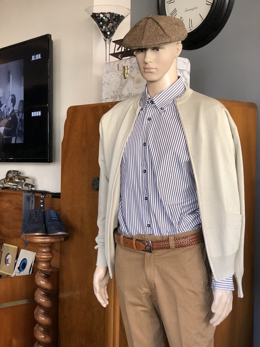AGplado's tweet photo. Autumn/ winter collection available now 🍂
🍁
🤵🏽
🤴🏽
#winter #autumn #winterclothes #autumnclothes #cardigan #zipcardigan #brownhat #buttonedhat #browncap #oldfashionedcap #tweedhat #tweedcap https://t.co/fSnPJGCFik