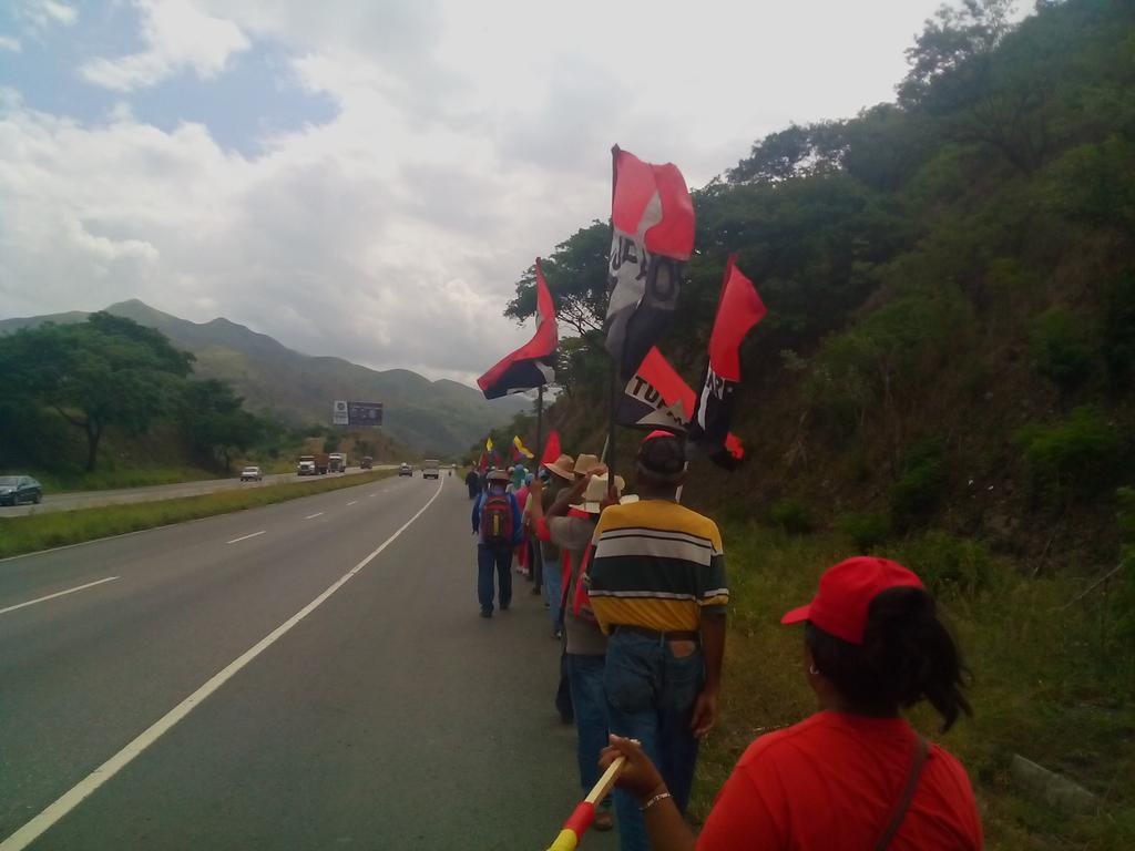Mira_Venezuela's tweet photo. ¡La lucha en defensa del campesinado es de todos!

Apoyemos Hoy, El GRAN TUITAZO NACIONAL de la plataforma @LUCHA_CAMPESINA a realizarse a las Hora 06:00 pm. 
#NoMásSicariatoCampesino 

¡Tierra y hombres libres! 

.@NicolasMaduro https://t.co/ToIZta8mrc