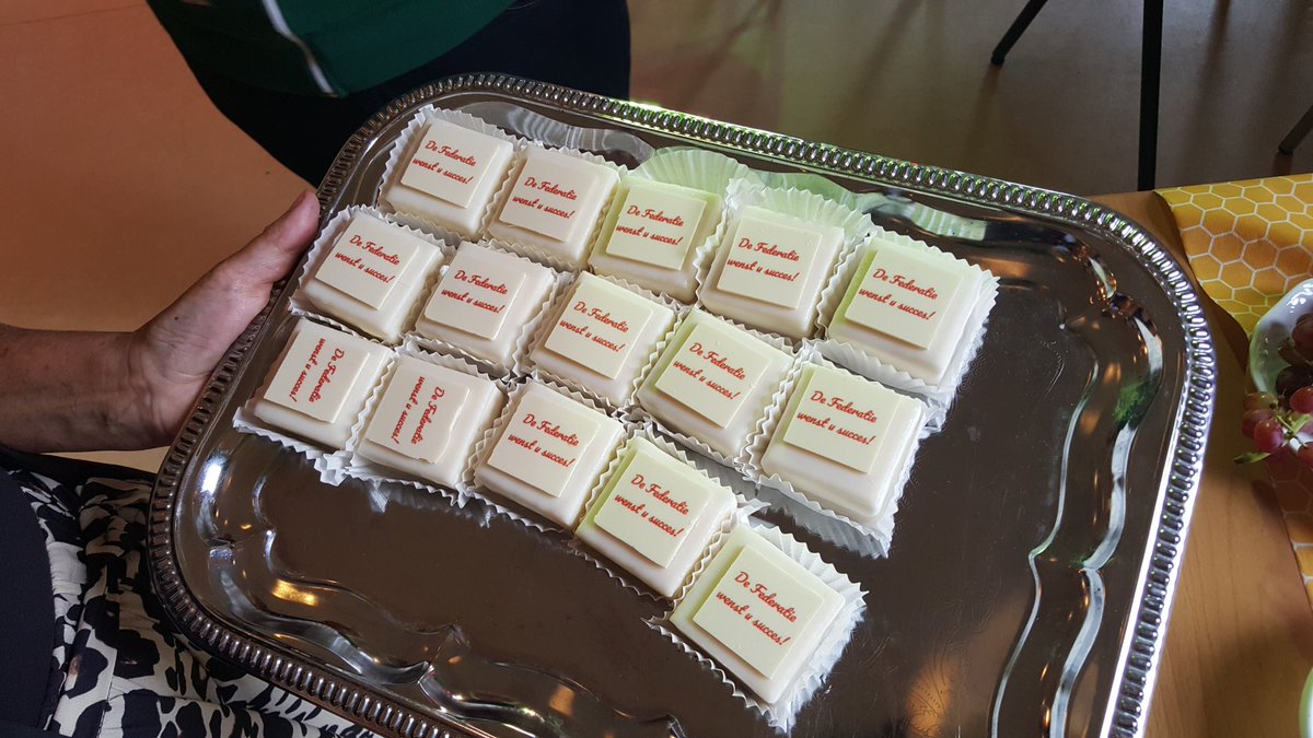 Annettedolle's tweet photo. Vijf uur onderweg. Met het doorbreken van heilige huisjes, nieuwe snelwegen, krachtige creativiteit en inspirerende verbindingen. Èn heerlijke taartjes van de Federatie Openbaar PO #Amsterdam! #hack020 https://t.co/5kM0N738Xv