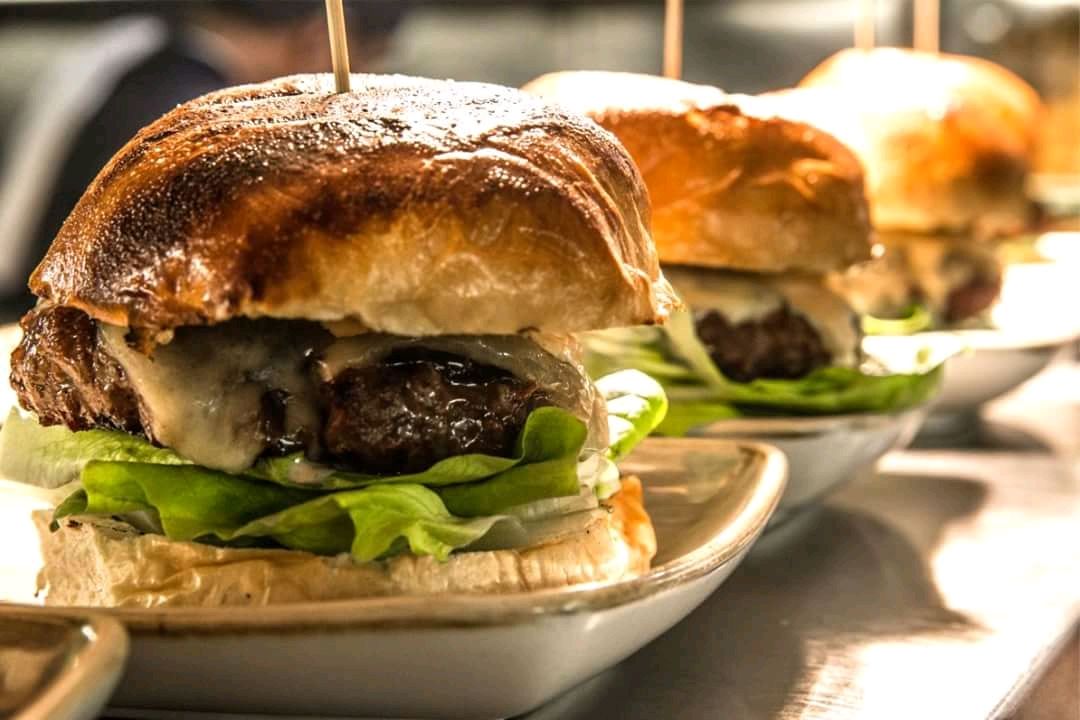 meathouselondon's tweet photo. Fancy chomping down a juicy one? Our burgers really  speak for itself. The ground-beef patty is premium grade thick,luscious and reliably cooked to your preferred temperature  If you need a reminder of how rich and rewarding the taste of ground beef can be, this is your place. https://t.co/8R7LwPv4A5
