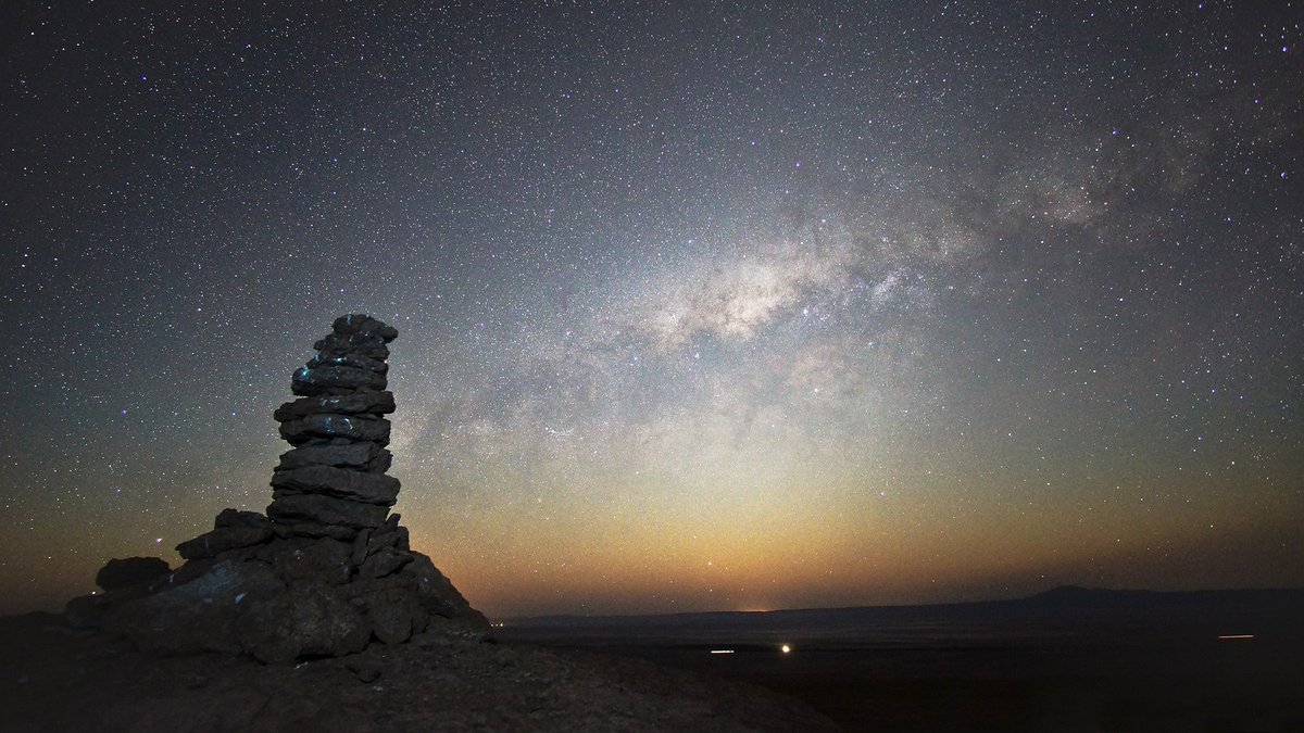 ALMAObs_esp's tweet photo. 🌐En el hemisferio sur fue nuestra última madrugada de invierno❄️¡Hoy en Chile continental, cerca de la media noche, llegará la primavera!🌸 
#Equinoccio Hemisferios Sur y Norte reciben igual intensidad de radiación del Sol ☀️Foto: Pablo Carrillo #YourALMAPicture 📡 https://t.co/LZhrczZ4VG