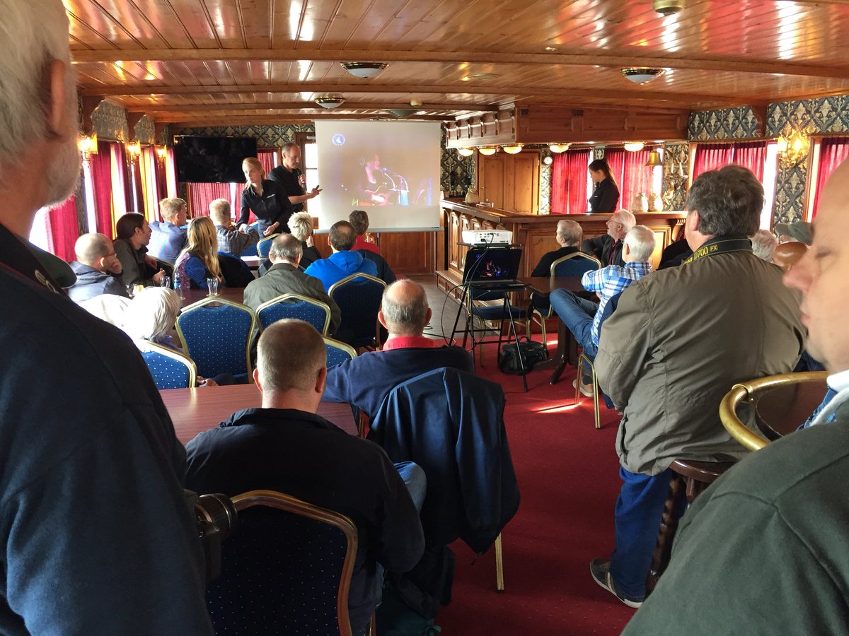 radiotelescoop's tweet image. De telescoop in Dwingeloo wordt beheerd door de ca 70 vrijwilligers van stichting CAMRAS. Die werden daarvoor vandaag bedankt op een vrijwilligersdag, op het Friese water.