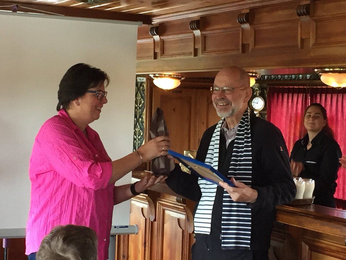 radiotelescoop's tweet image. De telescoop in Dwingeloo wordt beheerd door de ca 70 vrijwilligers van stichting CAMRAS. Die werden daarvoor vandaag bedankt op een vrijwilligersdag, op het Friese water.