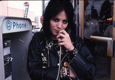 Happy birthday to the actual rock n roll queen that is Joan Jett   60 today.  