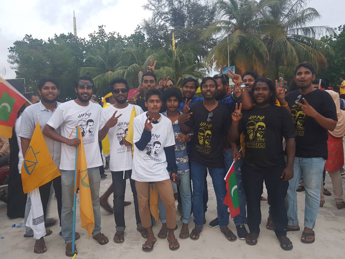 Nazyhu21's tweet photo. Ufaa vany Baarashah Ufan Dharin Islaahee Mashahkathuga Abadhuves Iskoh Ulheythee!
Aniyaaverikan Nimman Nookashi Zuvaanun👏👏
Vote For #IbuSolih Candidate No 2√ ✌
#Ibufaisal2018
#JazeeraRaajjeParade https://t.co/CdGl2o3N1h