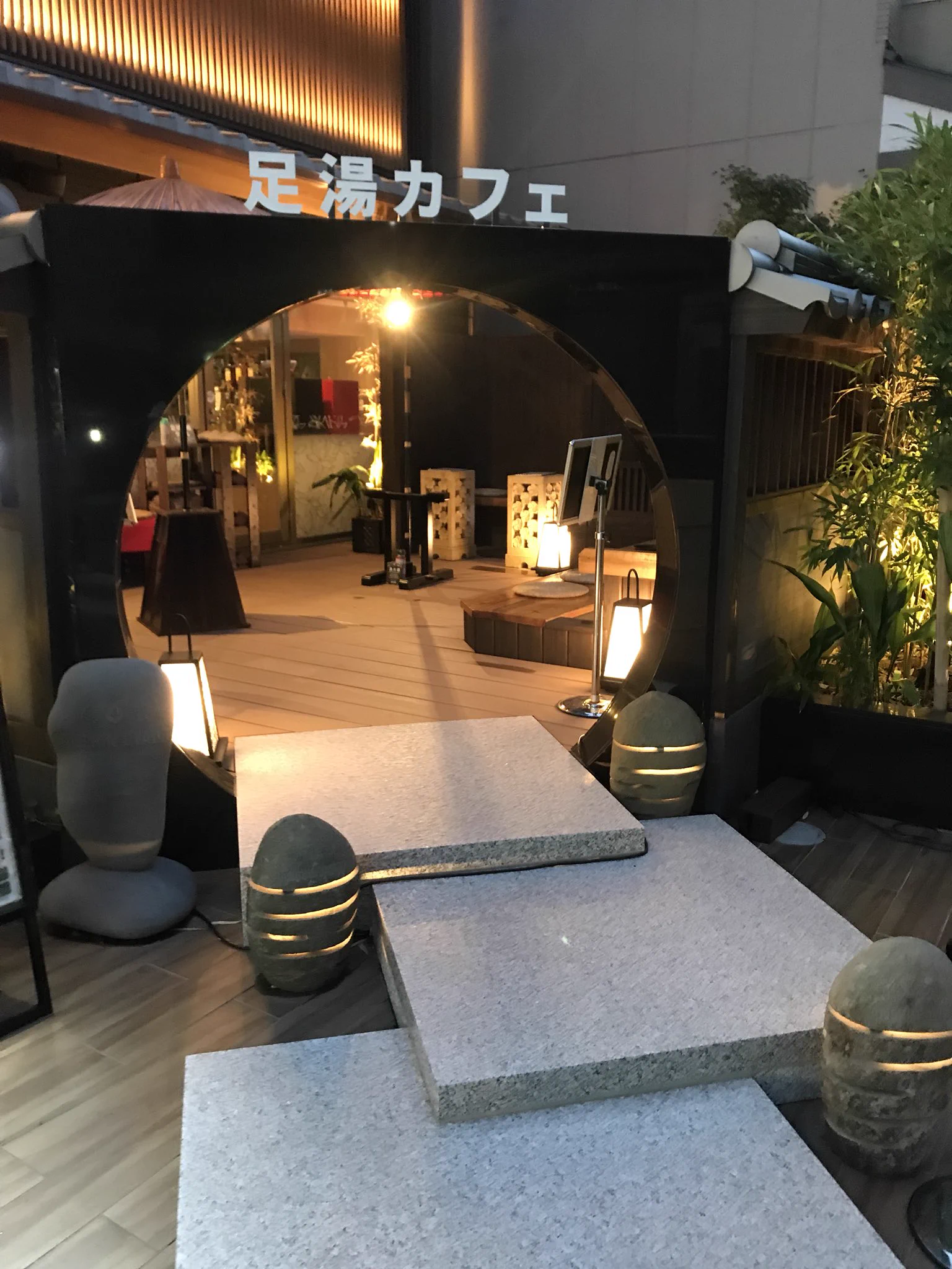 カプセルホテルって空港付近にあるイメージ！だけど、京都に豪華カプセルホテルに泊まれると所があるらしいです。気になる！