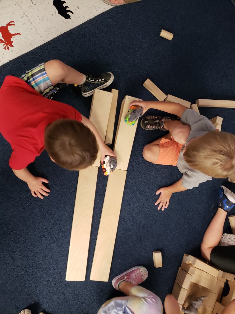 CarlenaSheeran's tweet photo. #HCSPreschool students are ❤️ our STEAM lessons! 🐭🕑 We love lessons that move from whole group to developmental centers for student exploration, discovery, discussion &amp; application! 🐁🚗 @HCSJArnold @RineyvilleE #HCSStrongerTogether #STEAM https://t.co/KoBI5ExpzM