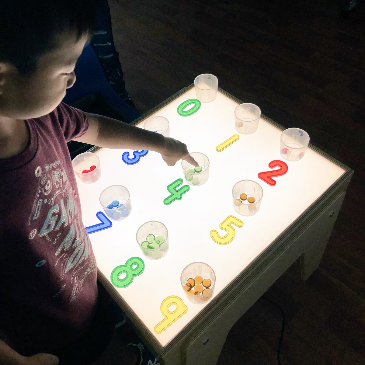 McMenemyTweets's tweet photo. Light table counting! #FDK #CountingPrinciples #Kindergarten #StJM https://t.co/KdzY8TRAt0