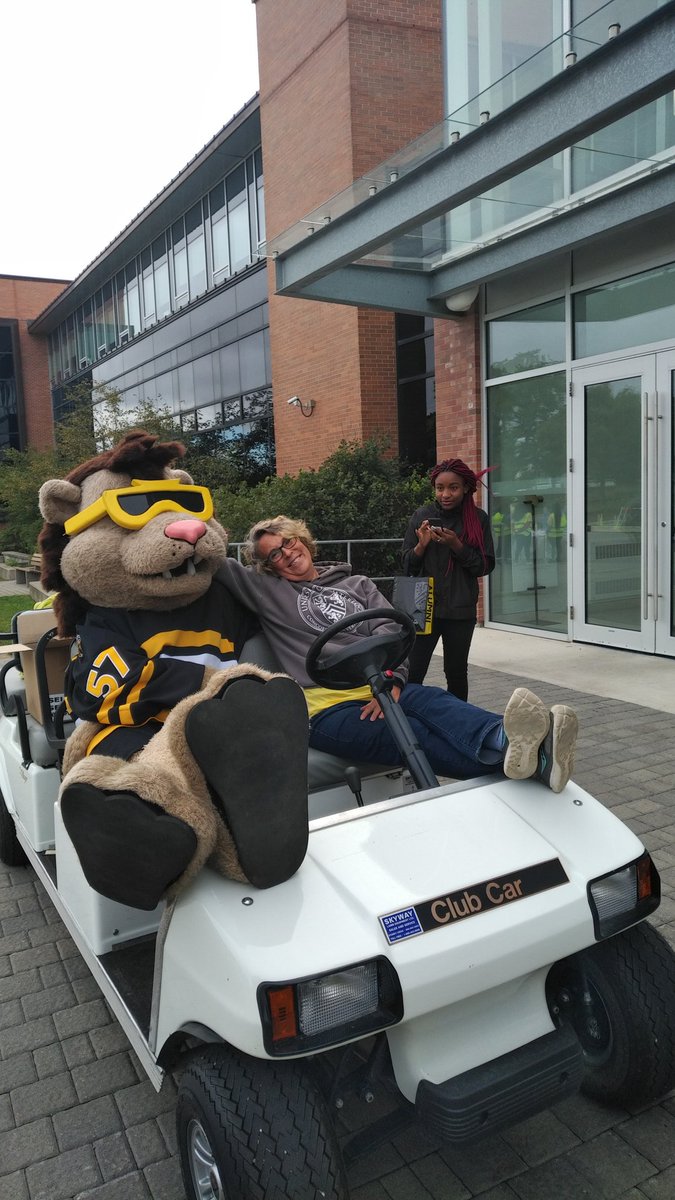 fmhouston's tweet photo. Chillin' with King Warrior at Reunion! #goblackgogold #UWReunion https://t.co/V07tUgvx3k
