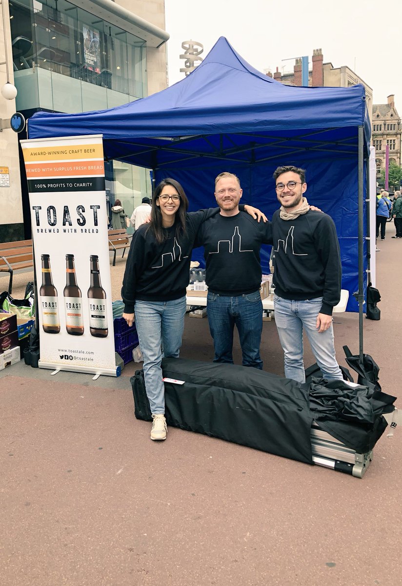 lou_zed's tweet photo. Team @ToastAle setting up for Feeding the 5000 #Leicester @lionsf5k Join is from 11am for a delicious free meal and to sample our beers 🍞🍻 https://t.co/keYVNJmJE0