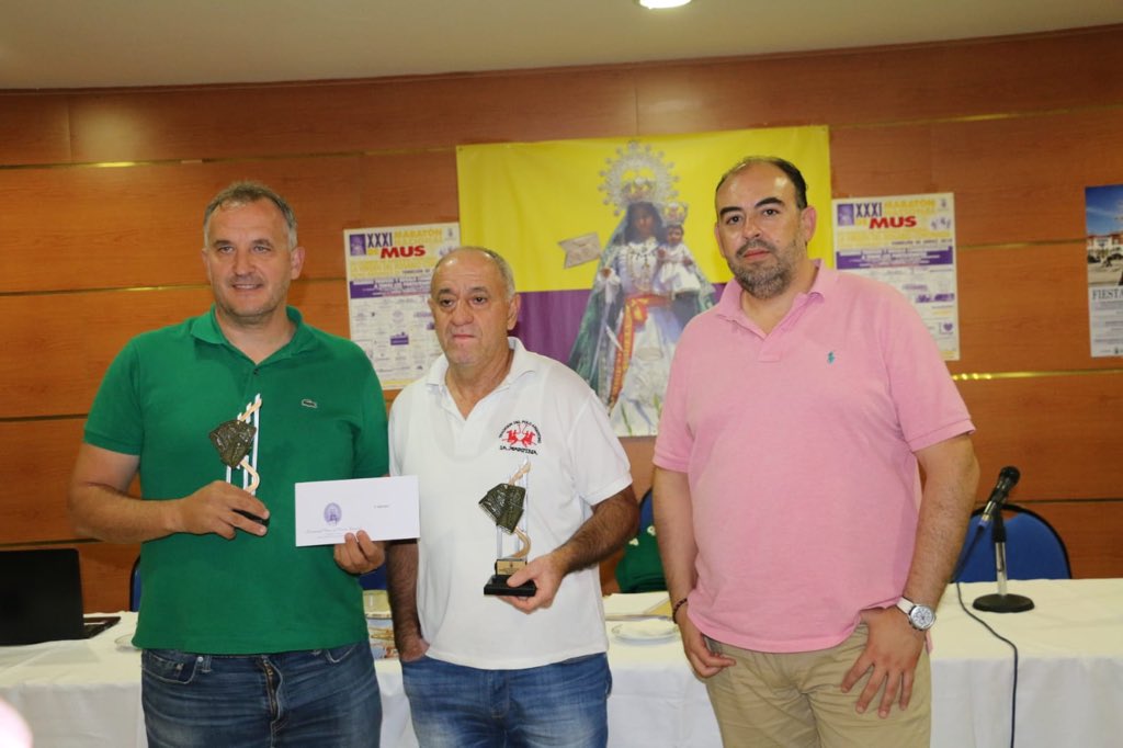 NtraSraRosario's tweet photo. Después de horas de mus, por fin obtuvimos Campeones del XXXI Maratón de la Virgen.
Más de 60 parejas nos hicieron disfrutar de este campeonato que supone el pistoletazo de salida de las #Patronales2018 #FDT2018 https://t.co/xYuCDNjgRa