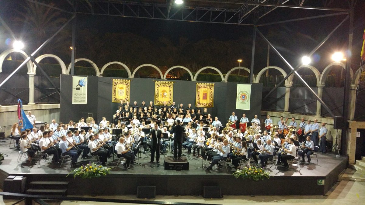 josei_penalver's tweet photo. Lo que vivimos anoche en el Auditorio Parque Almansa #SanJavier fue MÁGICO 😀😍😍😀
#10aniversarioBSSJ #75aniversarioAGA
GRACIAS @BandaSanJavier
Unidad Musical AGA @EjercitoAire , corales Stella Maris Björk y Santiago Apóstol #LaRibera @aggregorio
 @LuisraClarinet @InmaGarcia9 https://t.co/x6btf58rxM