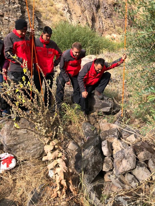 kacsaatolduson's tweet photo. Okuyup Hemşire olmak istiyordu,  ama vahşiler, caniler, insanlığını kaybetmişler buna izin vermedi. Artık bu son olsun
#Sedanur https://t.co/EirDSz8AD0